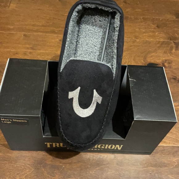 True Religion men’s slippers - Picture 2 of 4